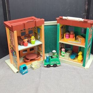 #c)1974 Fisher Price Play Family Sesame Street Little People #938 Hooper's Apt.